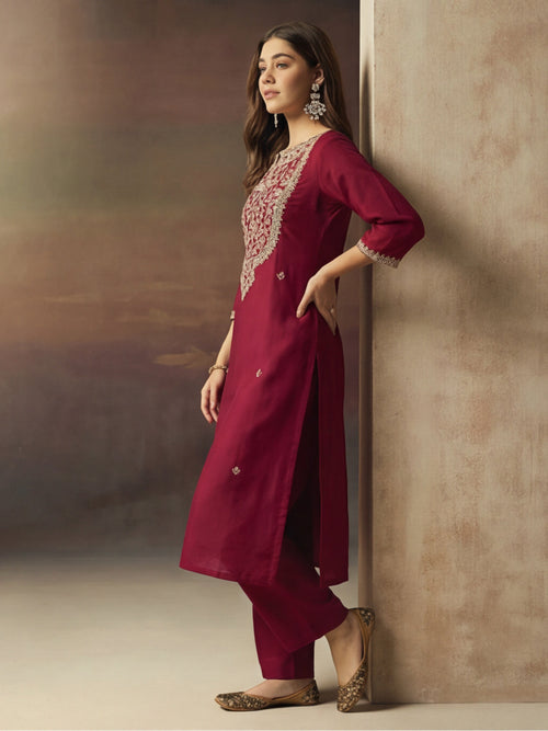 Embroidered Silk Blend Kurta pant & Organza Dupatta Set For Women