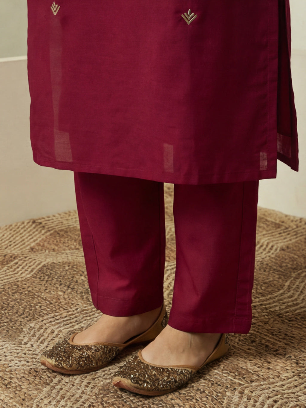 Embroidered Silk Blend Kurta pant & Organza Dupatta Set For Women